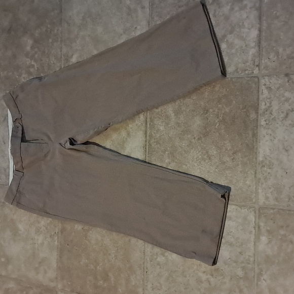 Tommy Hilfiger Women Khaki Cuffed Capri Pants Size 8 - Picture 1 of 8